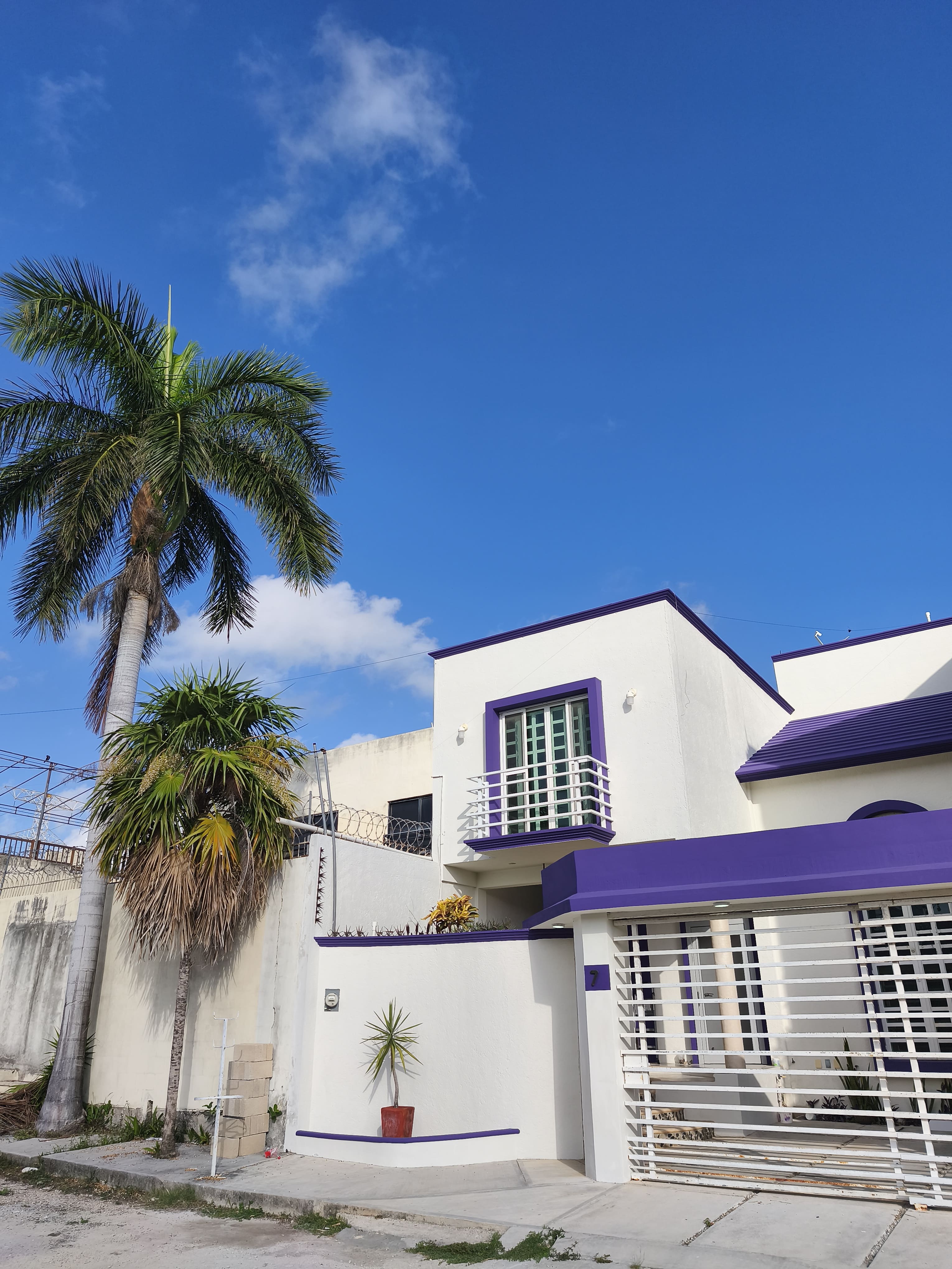 CASA EN RENTA RESIDENCIAL VALLE REAL (AV. HUAYACAN) CANCUN
