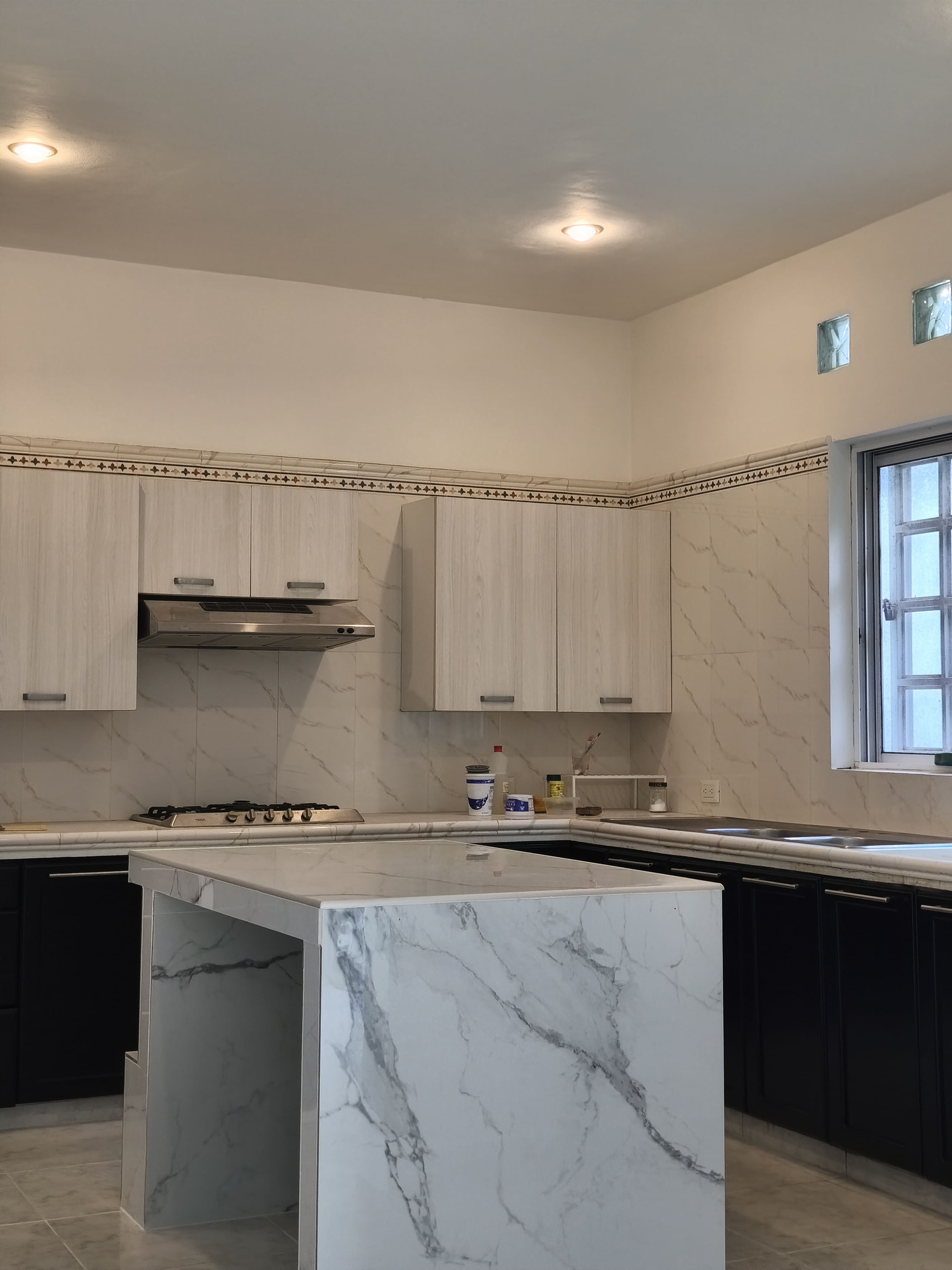 CASA EN RENTA RESIDENCIAL VALLE REAL (AV. HUAYACAN) CANCUN