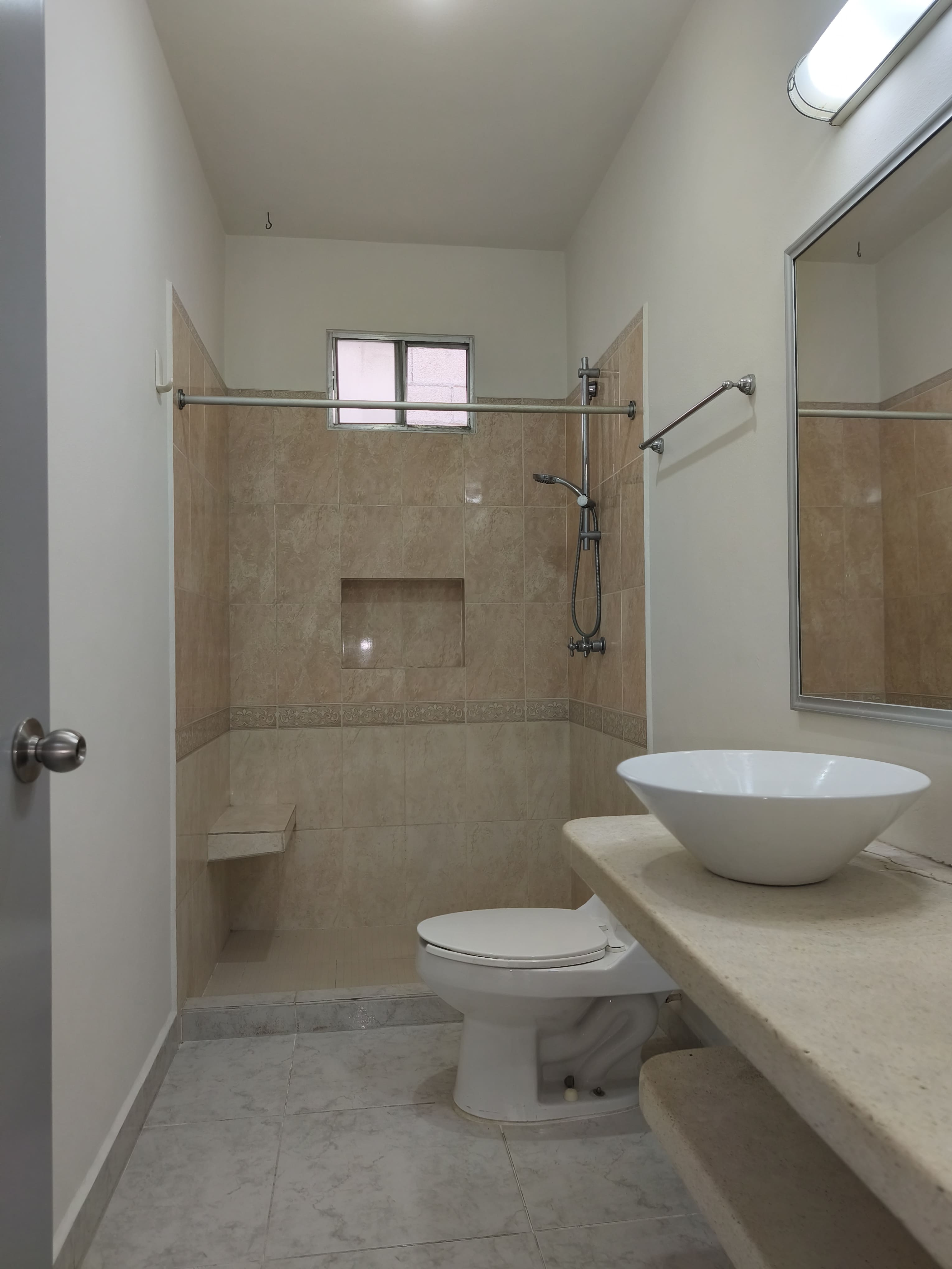 CASA EN RENTA RESIDENCIAL VALLE REAL (AV. HUAYACAN) CANCUN