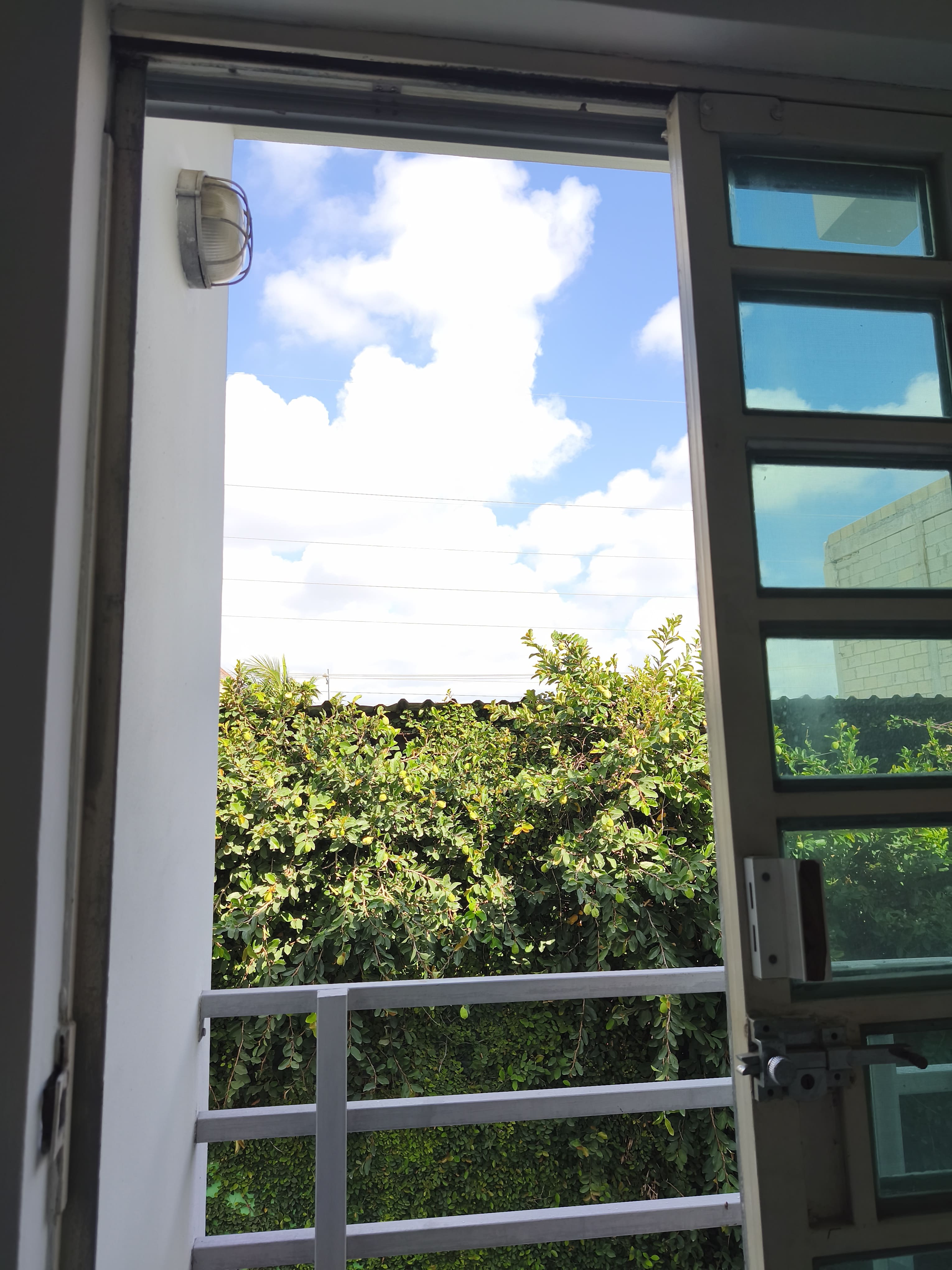 CASA EN RENTA RESIDENCIAL VALLE REAL (AV. HUAYACAN) CANCUN